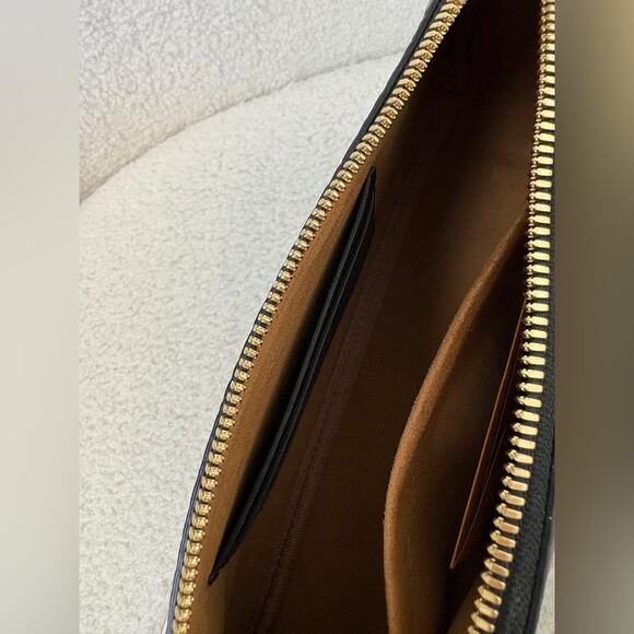 MCM Aren Small Visetos Zip Shoulder Bag - Picture 6 of 7